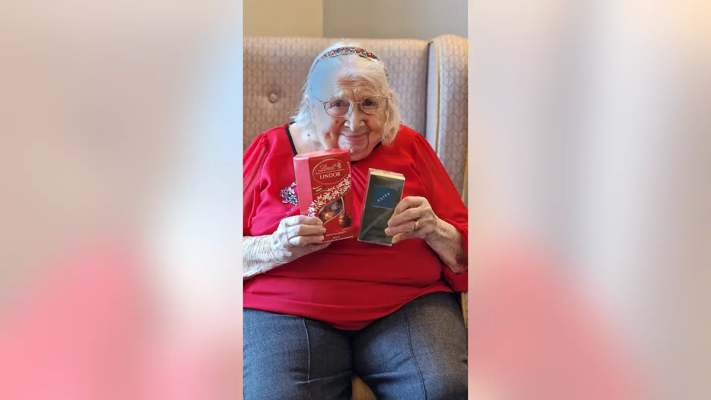 Женщина, отмечающая 100-летний юбилей, советует другим: «Избегайте незнакомых мужчин».