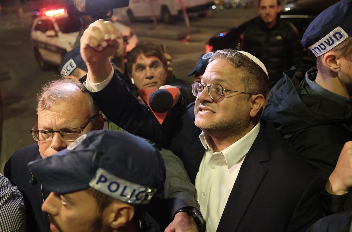 Семь израильтян убиты в результате нападения с применением огнестрельного оружия в синагоге Иерусалима