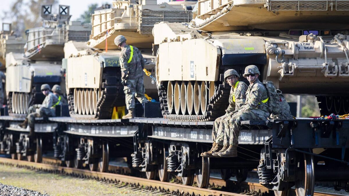 НАТО медлит с поставками вооружения в Украину, потому что не хочет развала России
