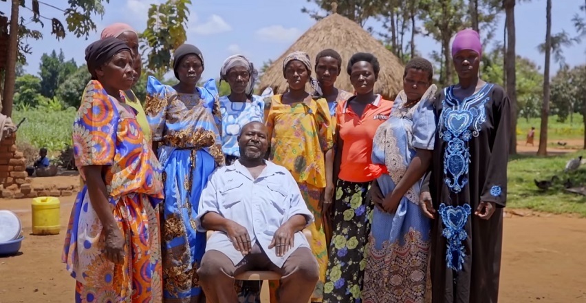 Мужчина, у которого есть 12 жен и от них 102 ребёнка, хочет остановить увеличение своей семьи