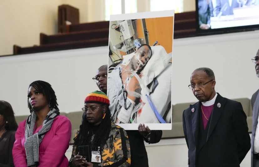 Ужасы США. Пятерым бывшим полицейским предъявлено обвинение в убийстве темнокожего мужчины.