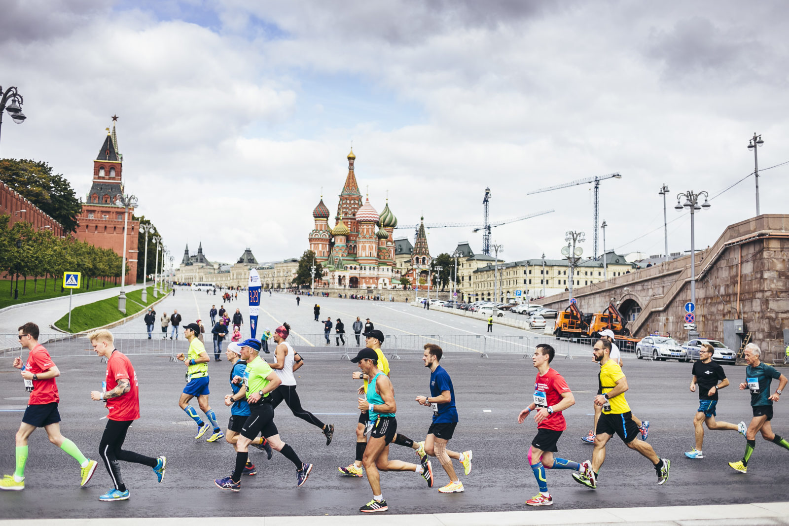 Департамент движения москвы. Полумарафон забег Москва. Марафон Москва 2017. Бег марафон Москва. Московский марафон бег.