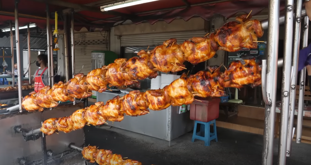 Удивительный способ приготовления курицы на гриле. Тайская уличная еда.