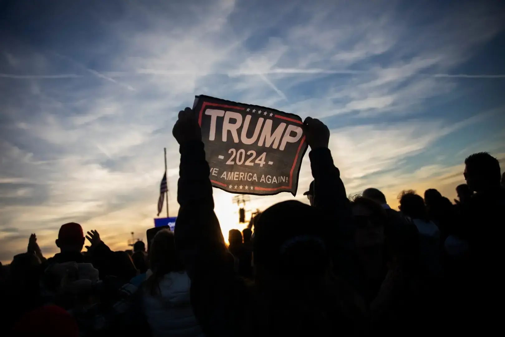 Трамп пробует новую тактику предвыборной кампании: мелкомасштабную