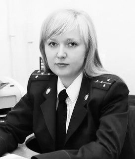 Следователь по особо важным делам Лаптева Ольга Владимировна пытает людей.