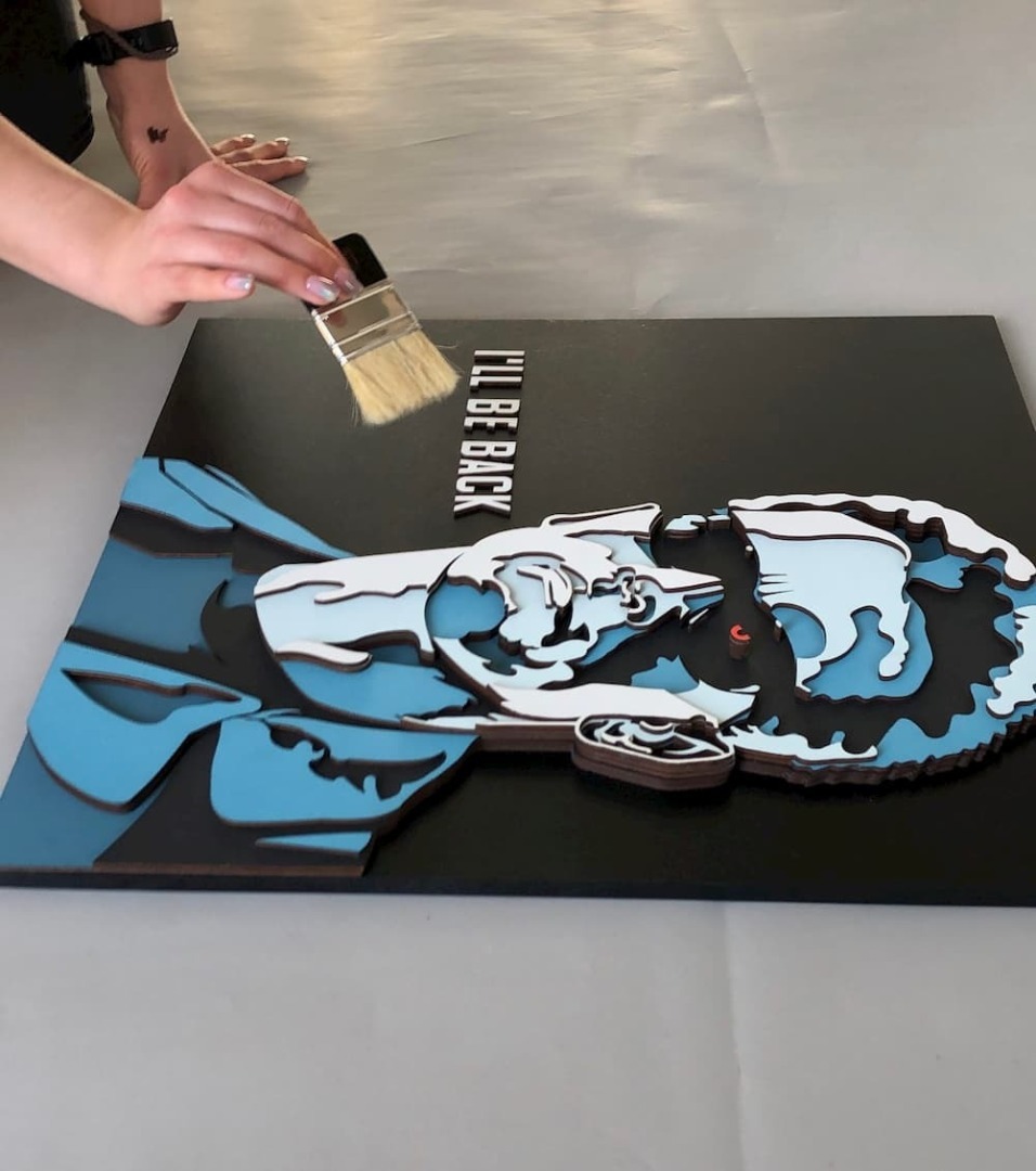 Художник/дизайнер/производитель на подъеме.