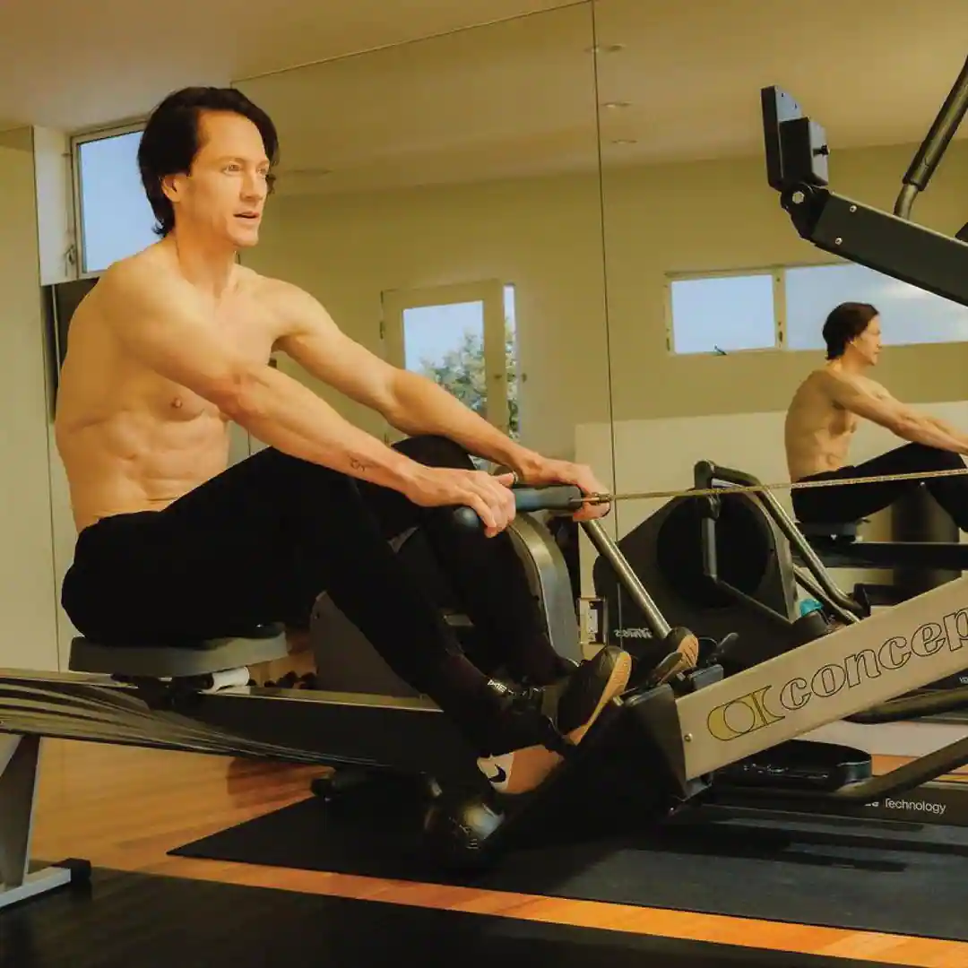 Этот человек молодеет с каждым днем, а эксперимент стоит 2 миллиона долларов в год