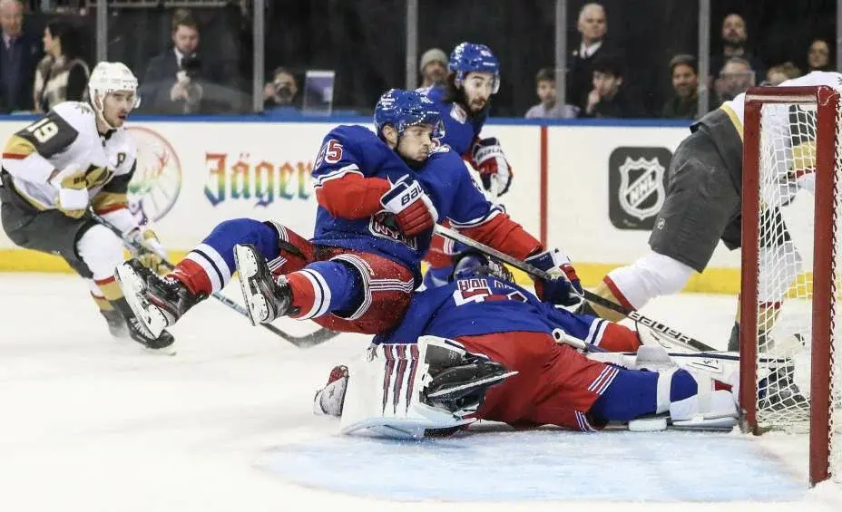 «Нью-Йорк Рейнджерс» раскритиковали за отказ от футболок и клюшек Pride Night: «Это пощечина»