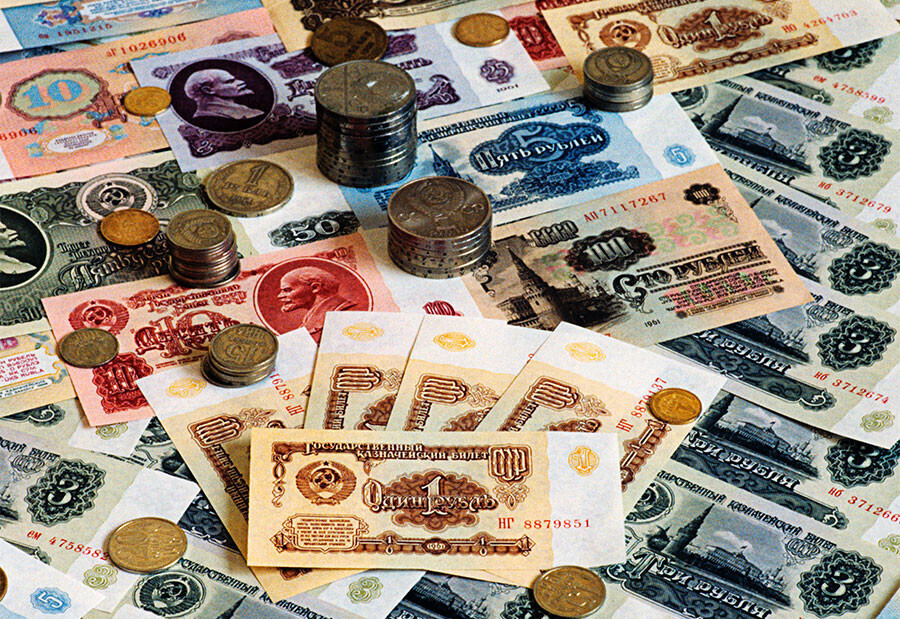 Кровавая бойня в Новочеркасске, танки в городе, расстрел митингующих. Причина: недовольство властью, рост цен на продукты.