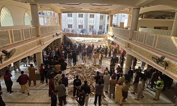 В результате взрыва в мечети в Пешаваре погибли прихожане