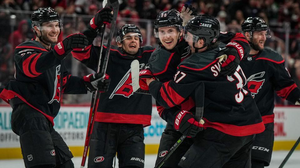 Харрикейн принимает Бостон Брюинз, добиваясь пятой победы к ряду