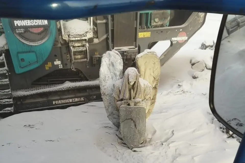 Вся правда о статуе "ангела с мечом", якобы выкопанной на месторождении Эрга в Якутии