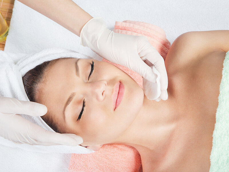 Мы предлагаем массаж на стуле и лечебный массаж в профессиональной, расслабляющей обстановке с профессиональным массажистом.