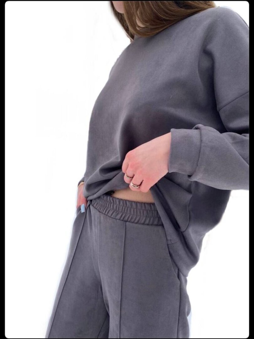 Тренд сезона. Женский костюм с брюками палаццо и кофтой