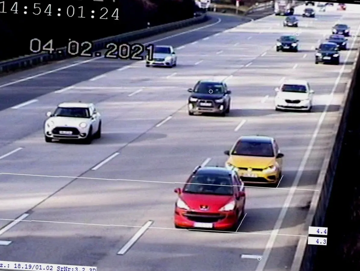 Как наказать за вождение с короткой дистанцией: немецкая полиция не пощадит