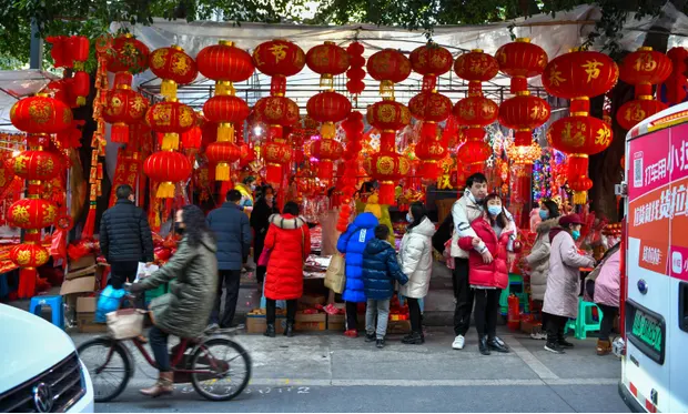 Китайская провинция отменяет запрет на рождение детей для неженатых