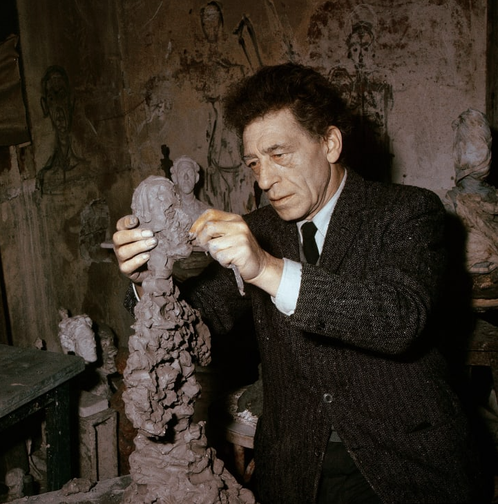 Эта уникальная люстра Джакометти была куплена за 309 долларов. Теперь ожидается, что она будет продана за миллионы