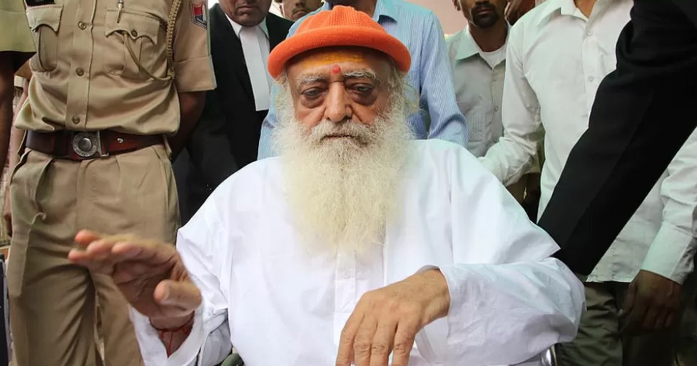 Индийский духовный лидер Асарам Бапу был приговорен к пожизненному заключению по второму делу об изнасиловании.