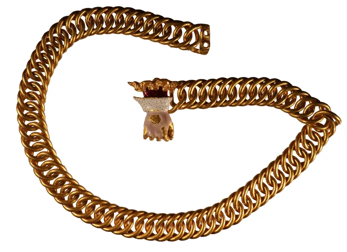 Нашли 500-летнее ожерелье со ссылками на Генриха VIII