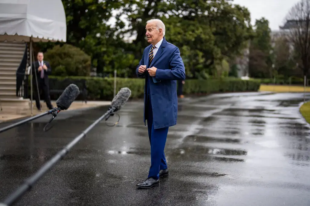 Байден и Маккарти намерены обсудить ограничение долга, поскольку обе стороны обмениваются колкостями