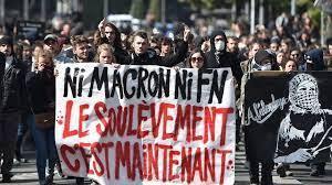 Макрон и демонстранты возобновляют эпическую борьбу.