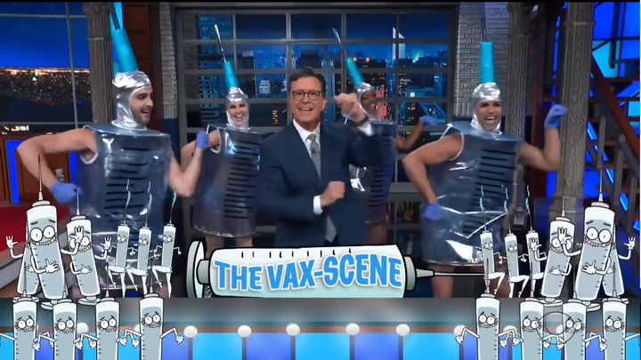 Кольбер празднует окончание чрезвычайной ситуации с COVID перед аудиторией в масках: «Хотелось бы, чтобы вы видели улыбки» на их лицах