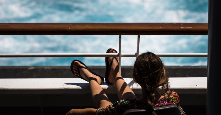 Маменькин сынок, давай, до свидания