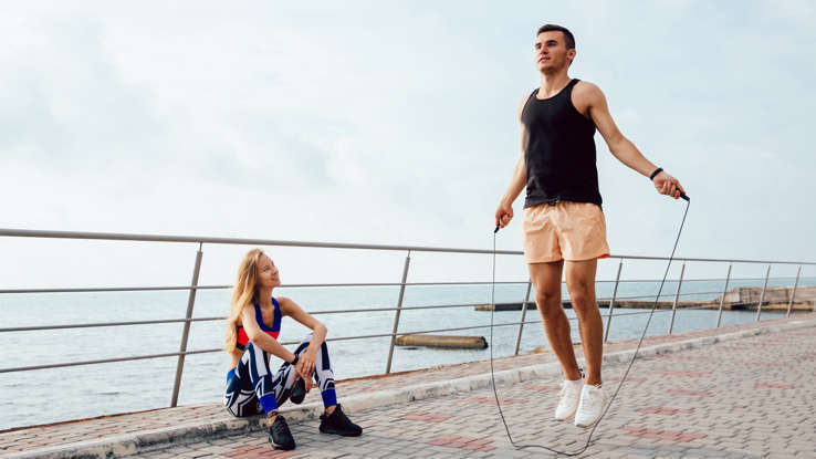 Упражнения для сжигания калорий: эффективные способы для тех, у кого мало времени