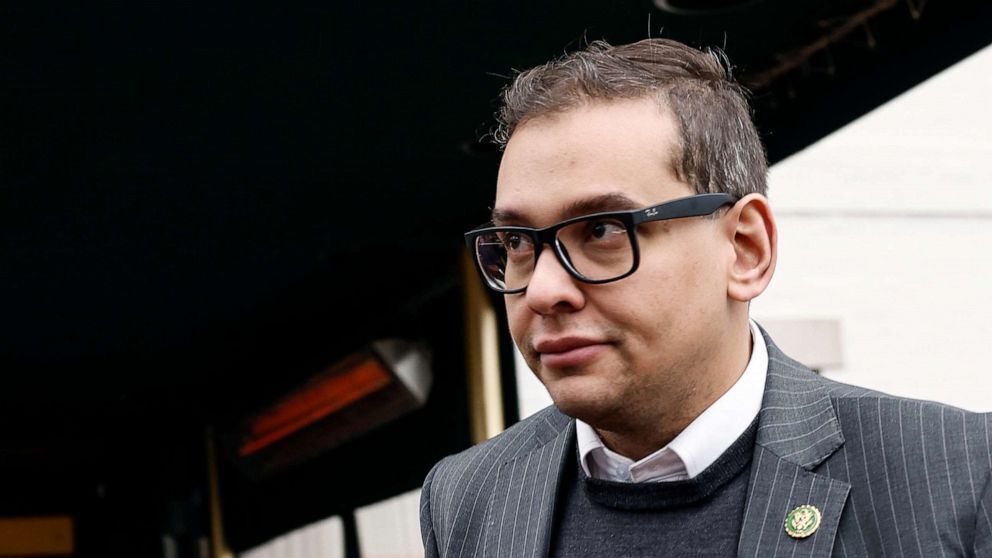 Ветеран, утверждавший, что Джордж Сантос украл деньги для его умирающей собаки, говорит, что ФБР связалось с ним.