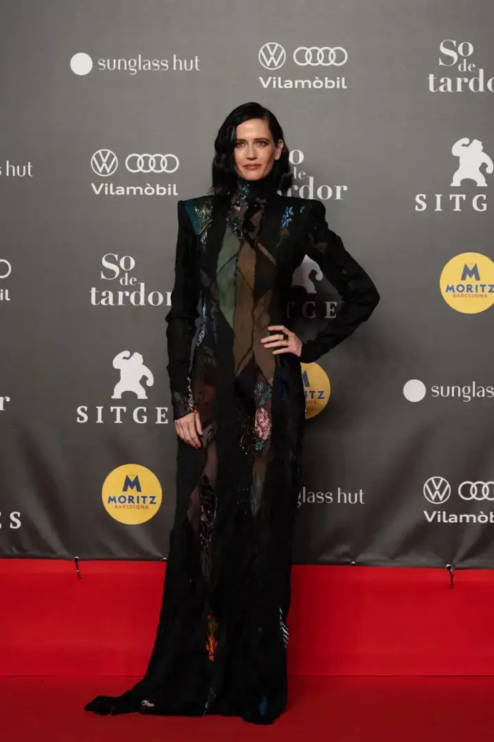 Девушка Бонда Ева Грин "унижена" из-за разоблачения оскорбительных текстов о съемочной группе