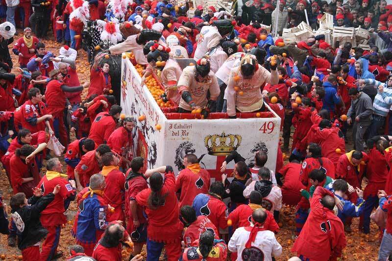 Десять безумных фестивалей еды (которые не связаны с едой)