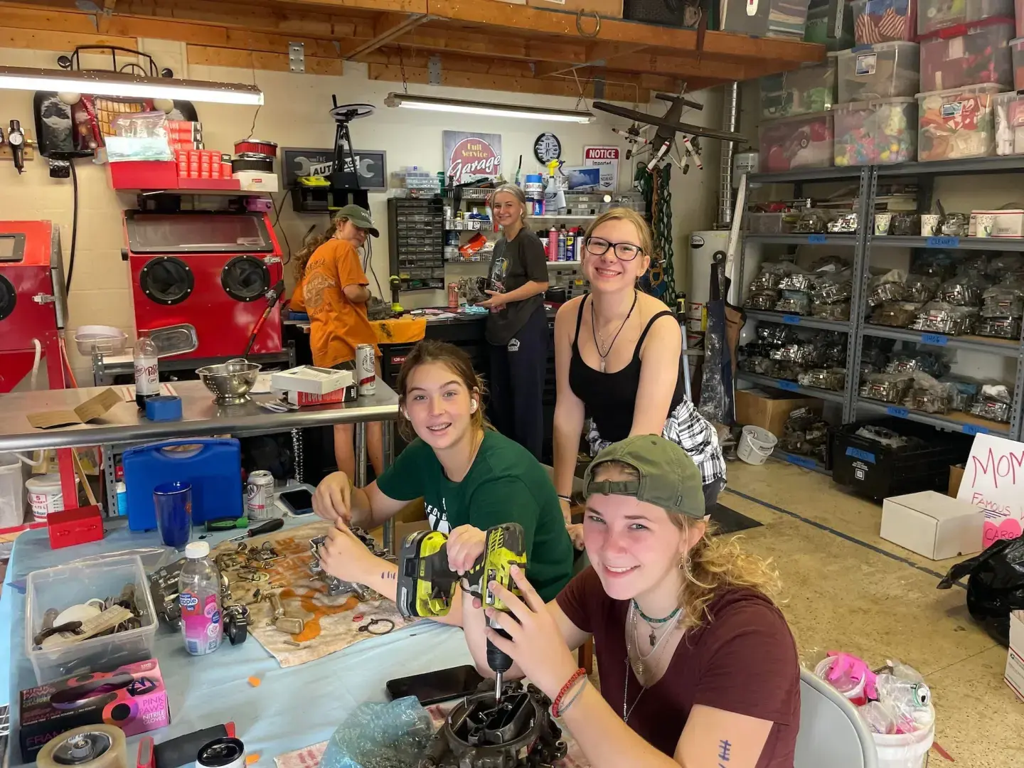 Подросток из Флориды делает бизнес на восстановлении старых автомобильных автозапчастей