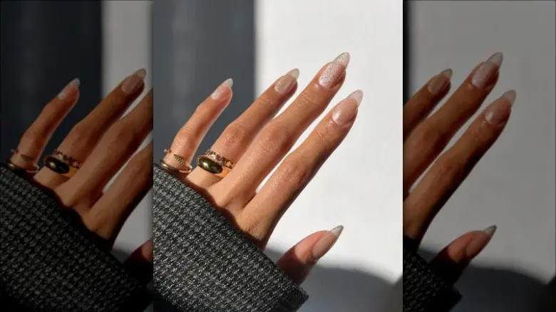 Тенденция голых блестящих ногтей добавляет нотку изысканности блестящему маникюру
