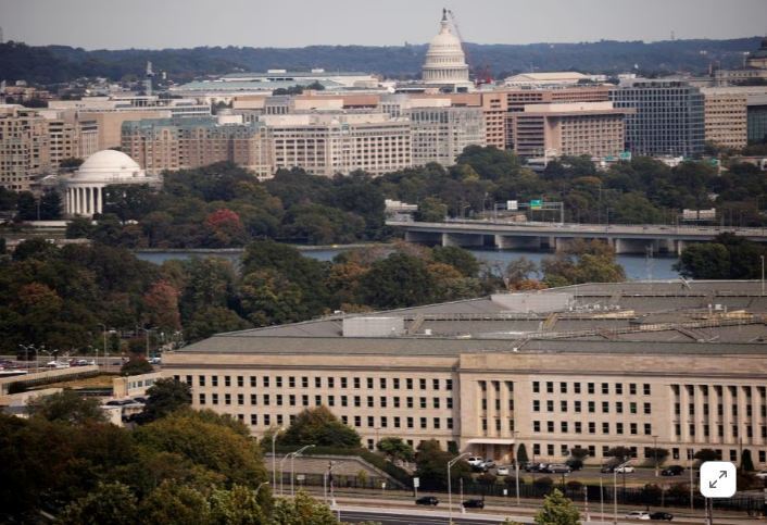 Китайский воздушный шар-шпион пролетел над США, заявил Пентагон