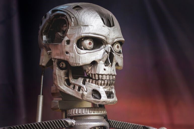 Искусственный интеллект, который быстро развивается: можем ли мы контролировать его, или он контролирует нас?