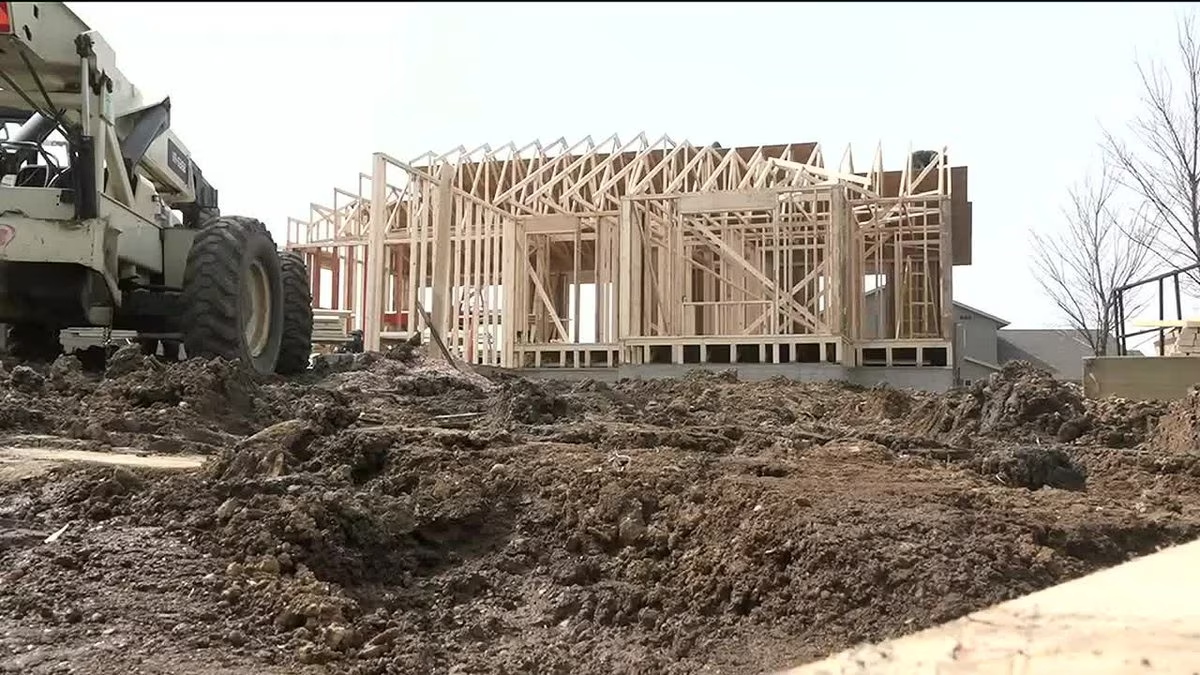 Ноэм подписала законопроект, высвобождающий 200 миллионов долларов на жилищное строительство