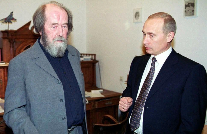 Путин: отношение Путина к писателю-антисоветчику Солженицыну. Нужен «Apxипeлaг ГУЛAГ» школьникам? У нас советская или антисоветская идеология?