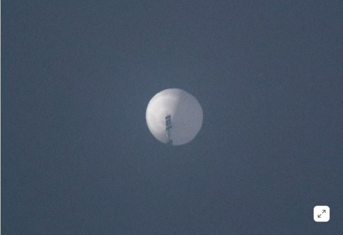 Китайский воздушный шар-шпион пролетел над США, заявил Пентагон