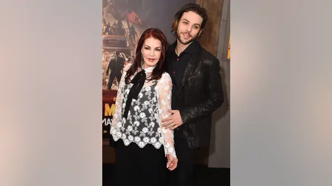 Присцилла Пресли наблюдала, как верблюд напал на ее сына всего за несколько дней до смерти Лизы Мари