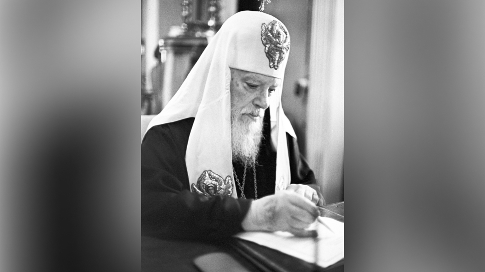 Здесь нет Бога": как конфликт между православной церковью и Советским Союзом определил современную Россию.