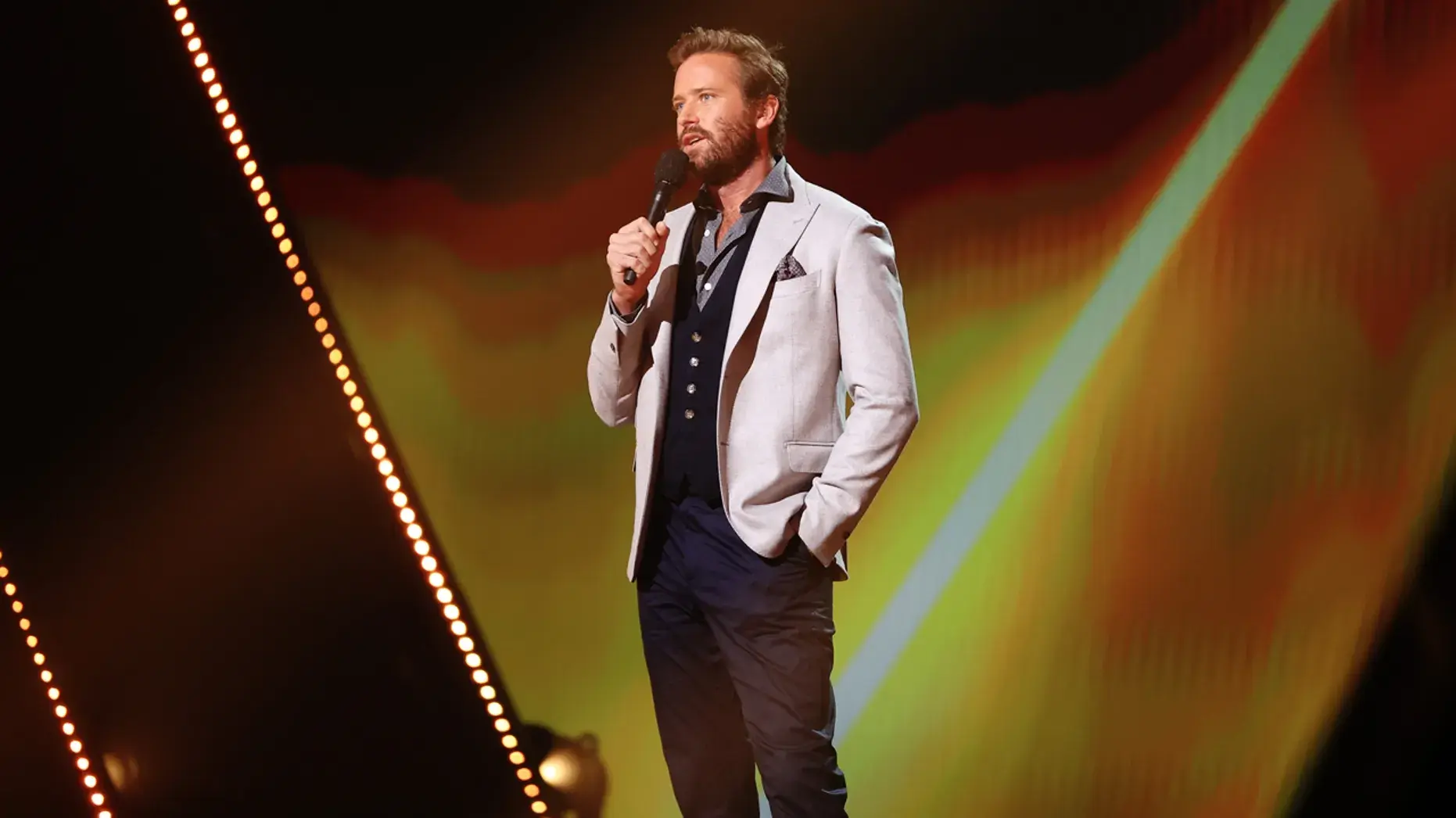 Арми Хаммер рассказывает о сексуальном насилии в детстве, попытке самоубийства и обвинениях в изнасиловании.