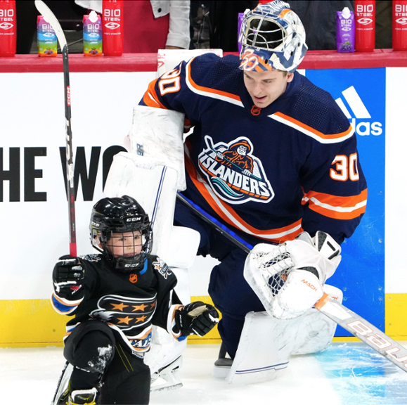 Илья Сорокин сразился с Овечкиным-младшим на конкурсе мастерства