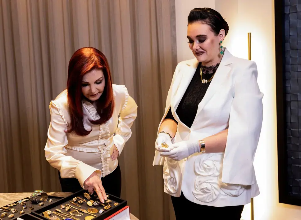 Единственная дочь Элвиса Пресли - Лиза-Мария Пресли «разозлилась бы» от того, что ее мама станет распоряжаться её имуществом...