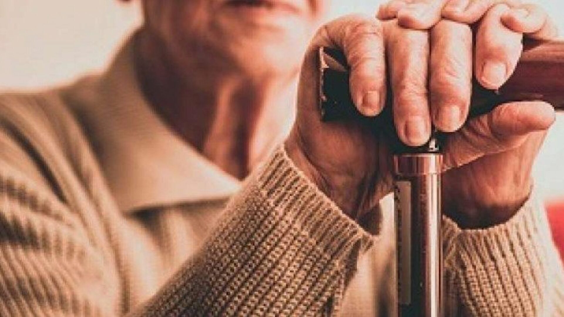 "Заплати родителям": почему пенсионеры стали чаще обращаться в суд и взыскивать алименты со своих взрослых детей?