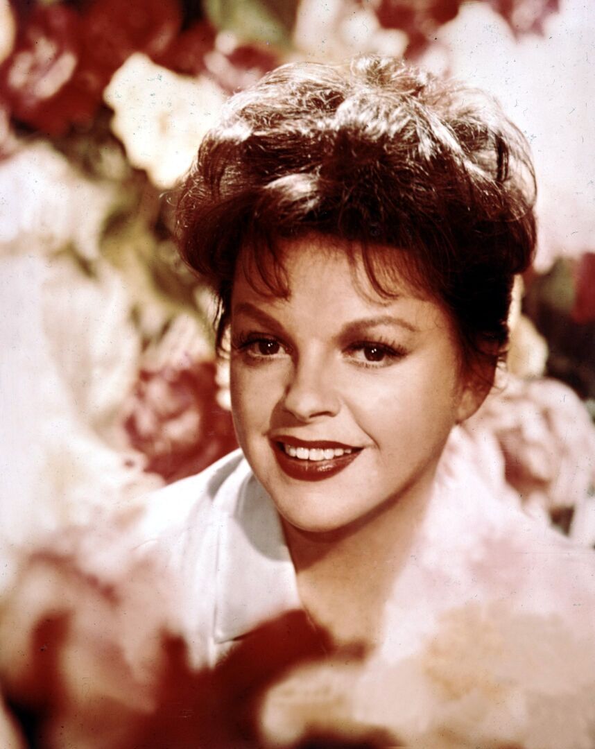 Голливудские знаменитости, известные миру под псевдонимами.