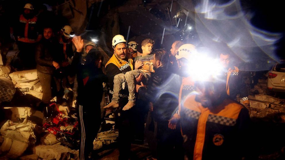 Землетрясение в Турции: по меньшей мере 1200 человек погибли в Турции и Сирии после сильного землетрясения