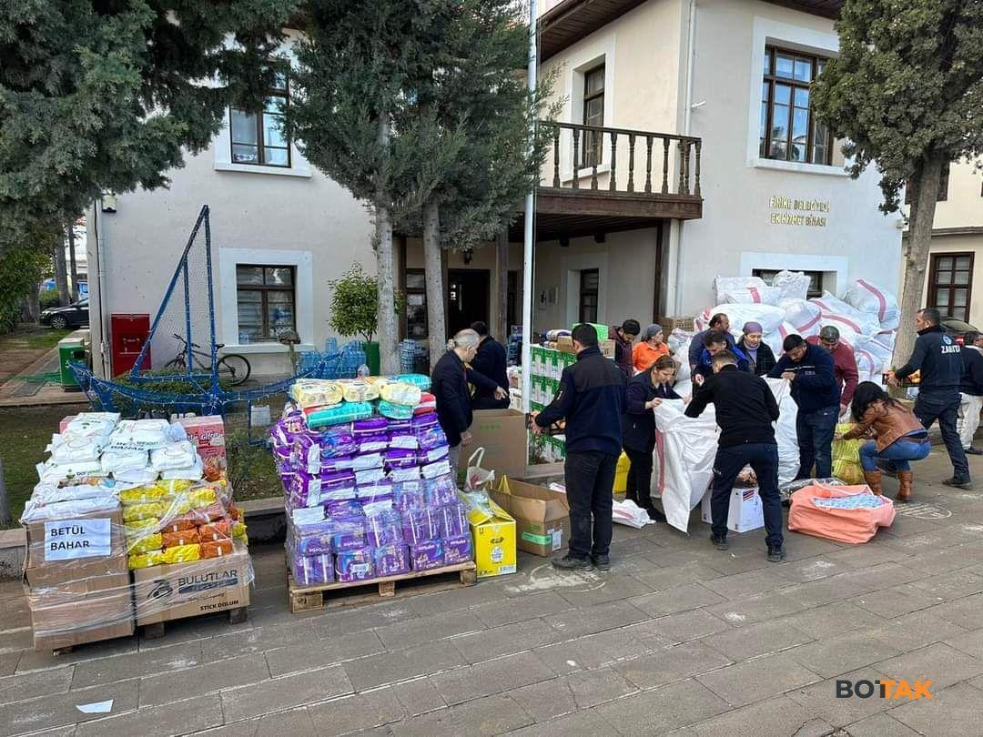 «Хватит воды, нужны одеяла!» Репортаж из Турции после сильнейшего за 90 лет землетрясения