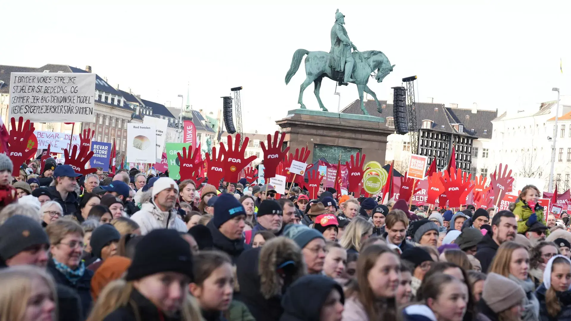 Тысячи датчан протестуют против отмены христианских праздников для субсидирования армии