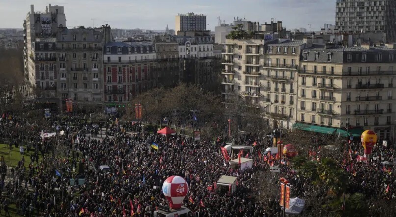 Парламент Франции обсудит законопроект Макрона о пенсионной реформе