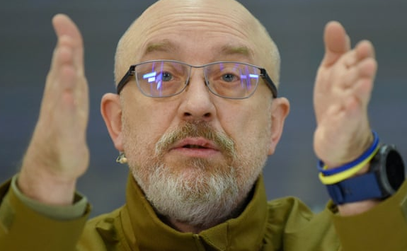 Министр обороны Украины будет отправлен в отставку, заявил соратник Зеленского